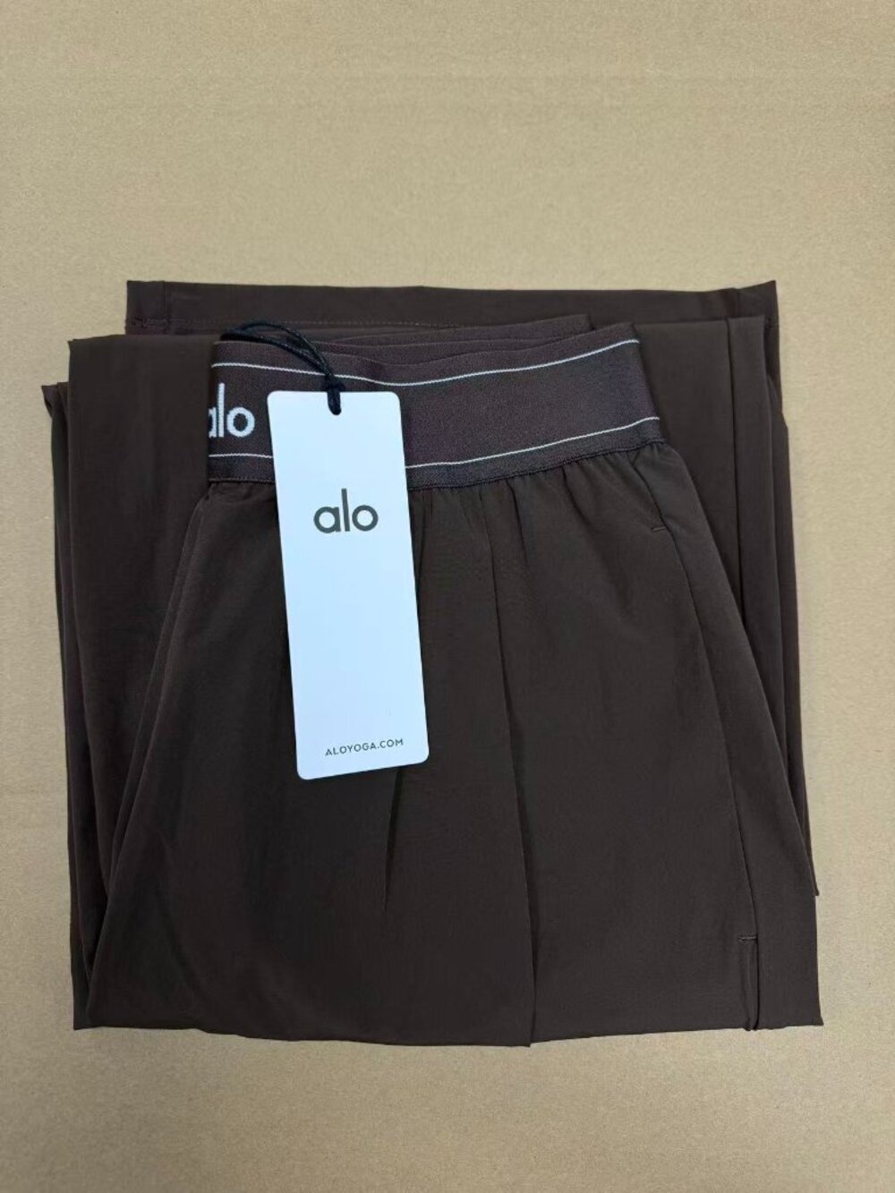 NWT 🥳 ALO Yoga Women's Classic Espresso Relaxed Straight Leg Pants  | Regular🤎